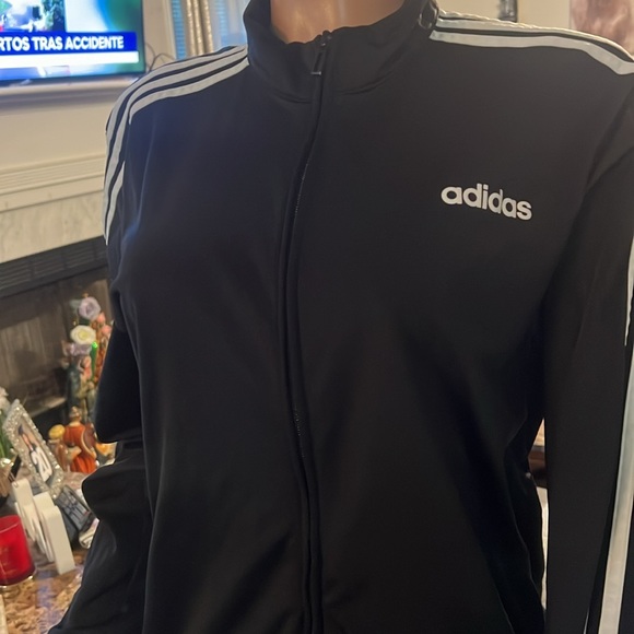 Adidas 🤩 - Picture 2 of 4